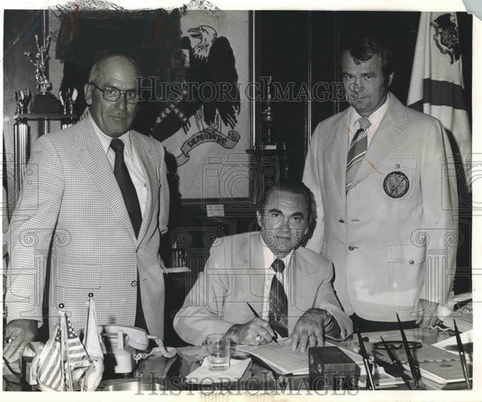 1976 Charles Kelley, Conservation Department with Others - Historic Images