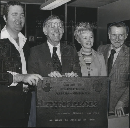 1977, Central American Rehabilitation Members raise money for victims - Historic Images