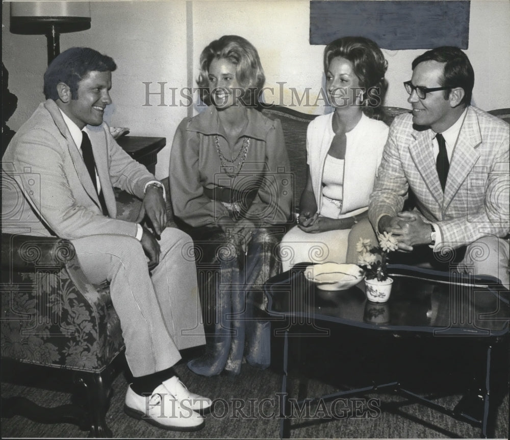 1972, Mr. and Mrs. Lee Styslinger chatting with friends - abno05841 - Historic Images