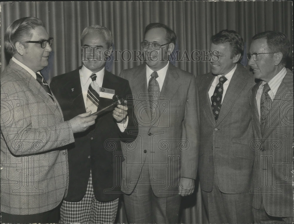 1974, Alabama Press Association Gavel Handed To Barrett Shelton, Jr. - Historic Images