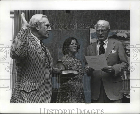 1976, George Seibels sworn in by John Eden in Washington D.C. - Historic Images