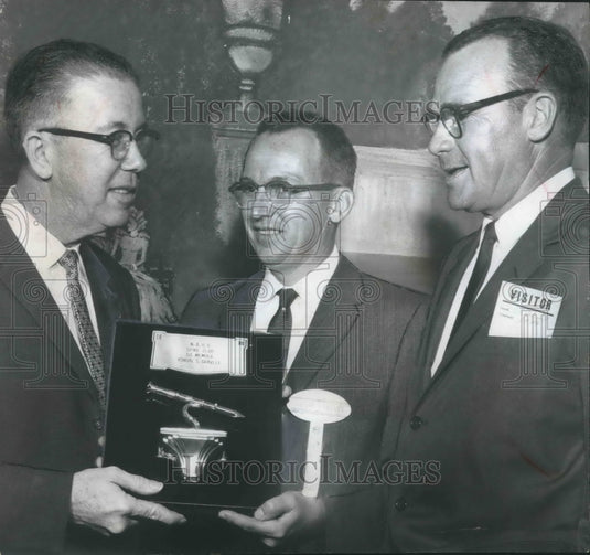 1961, Vondal S. Gravlee, Birmingham home builder awarded plaque - Historic Images
