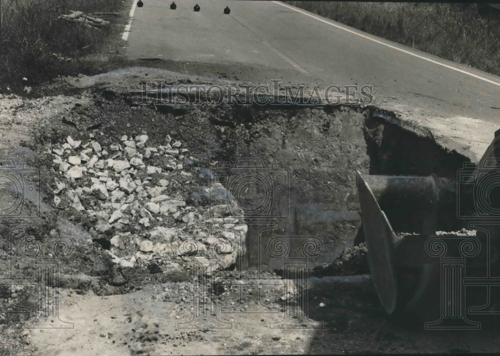 1976 Sinkhole Claims One Lane of Road, Shelby County, Alabama - Historic Images