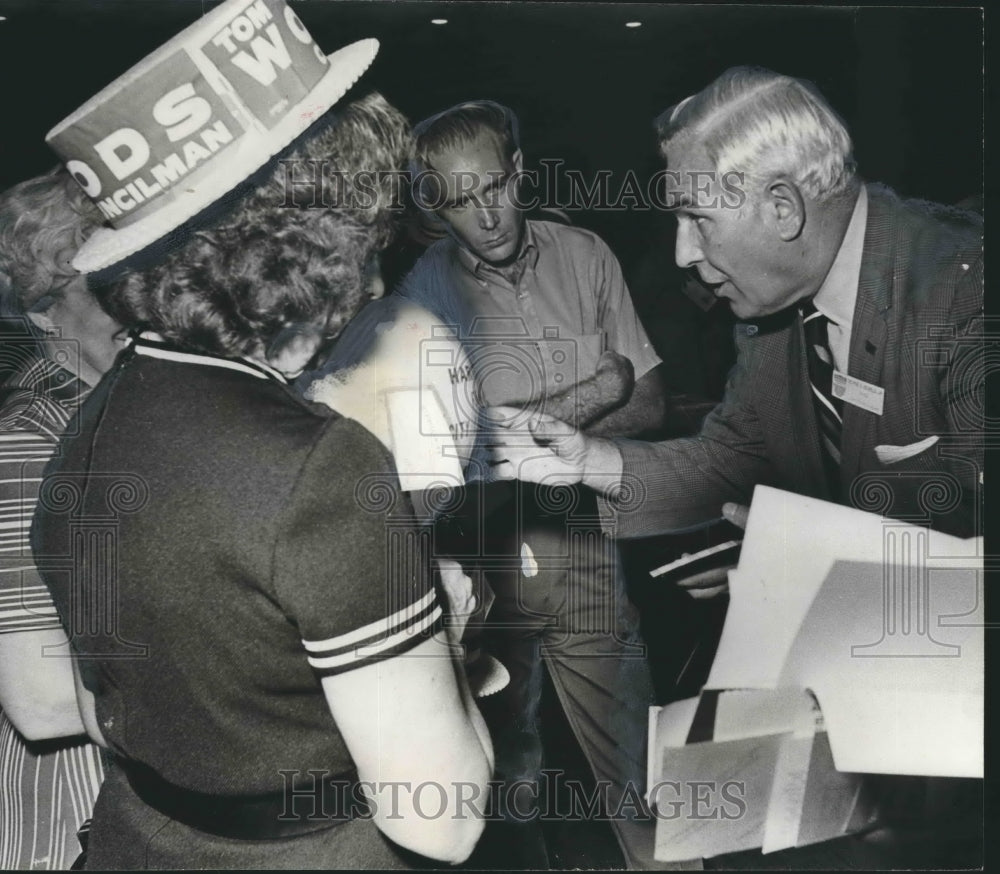 1971, Birmingham AL Mayor George Seibels, campaign rally, group shot - Historic Images