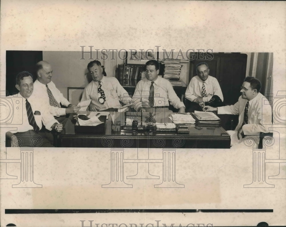 1947 Press Photo W. Cooper Green of Birmingham, Alabama with Others at Meeting - Historic Images