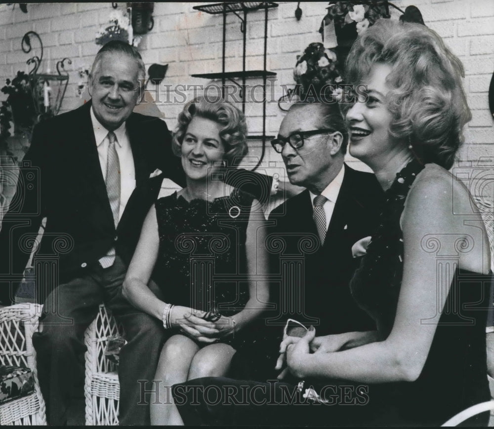 1967 Press Photo New York Interior Designer William Pahlmann Feted, Alabama - Historic Images