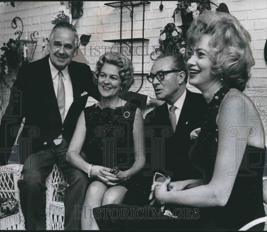 1967 Press Photo New York Interior Designer William Pahlmann Feted, Alabama - Historic Images
