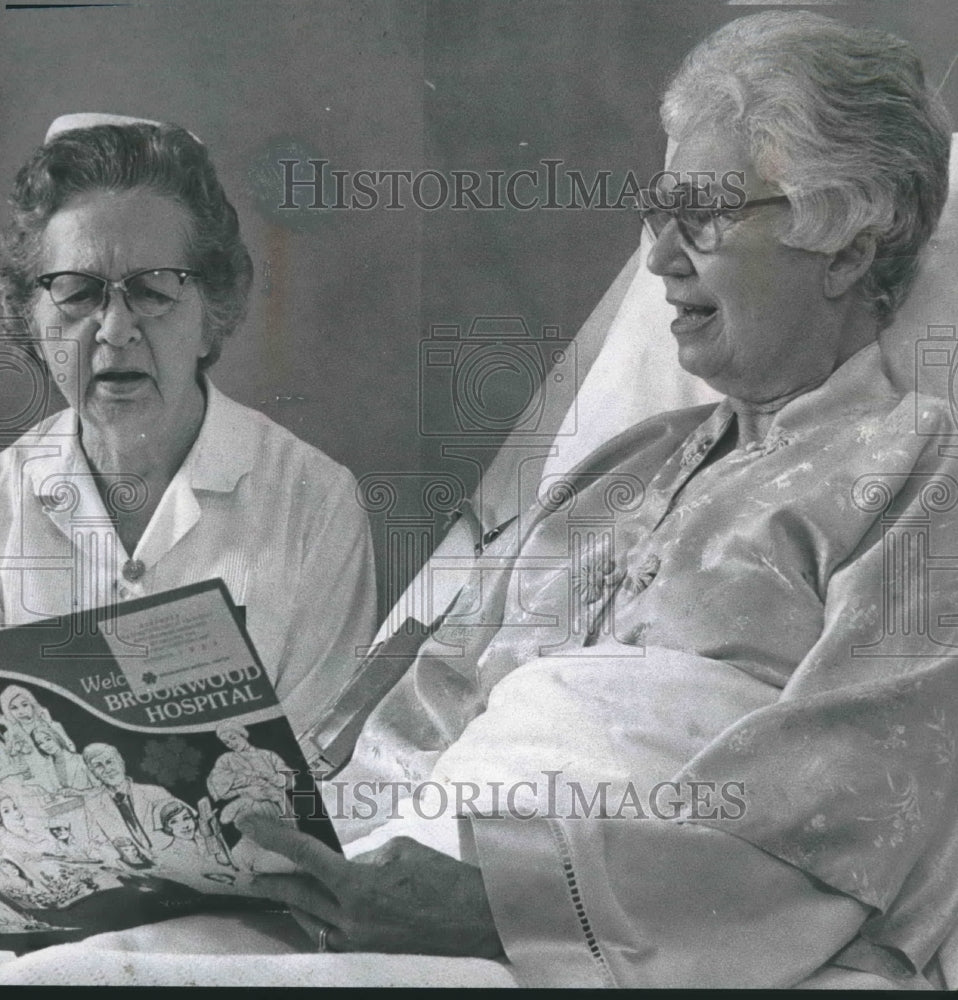 1978 Press Photo Nurse Ida Moffett with patient Evelyn Smith - abno06194 - Historic Images