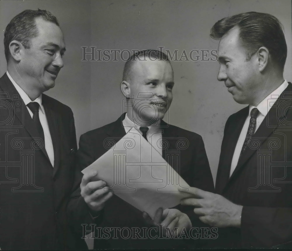 1964, Rex G. Walker wins first Home Builders Scholarship, Alabama - Historic Images