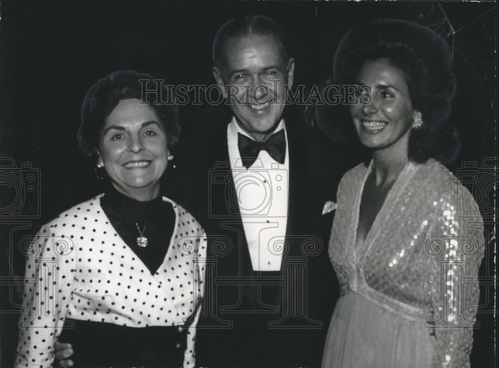 1973 Press Photo Alabama&#39;s First Lady Guest of Honor at Symphony&#39;s Opening Night - Historic Images