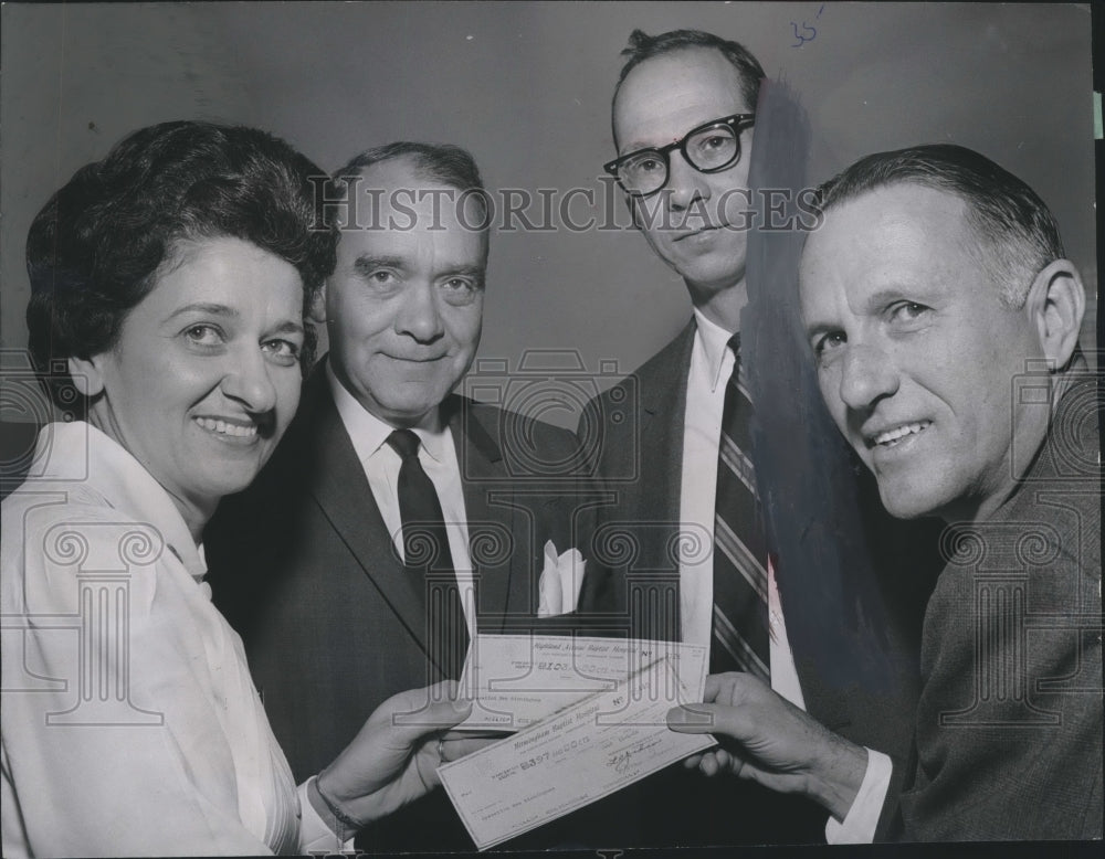 1966, Mrs. L. G. Smith presents check to Alber tL. Mills for Fund - Historic Images