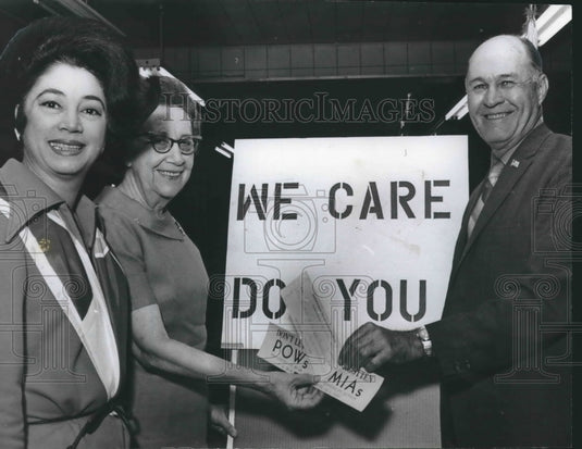 1971, Chamber of Commerce President Mrs. Charles Milton, Others - Historic Images