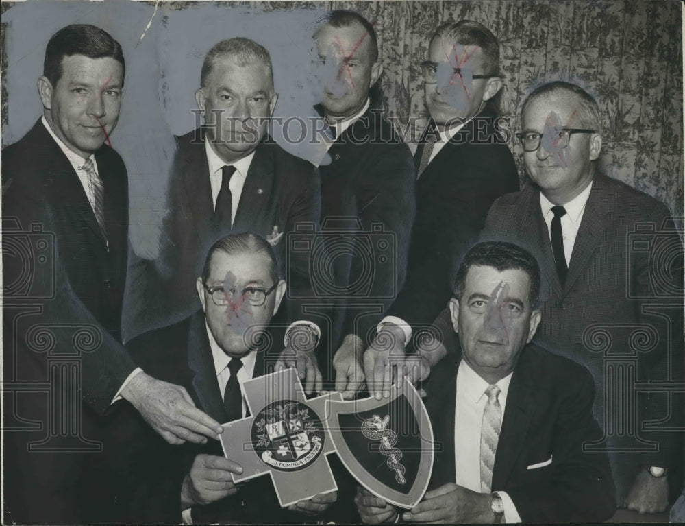 1963 Press Photo H.F. Singleton, President, Blue Cross-Blue Shield board members - Historic Images