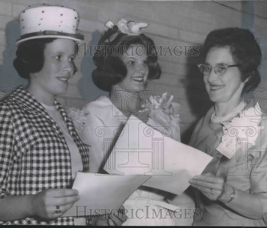 1965, AL Business & Professional Women's Club Presents Scholarships - Historic Images