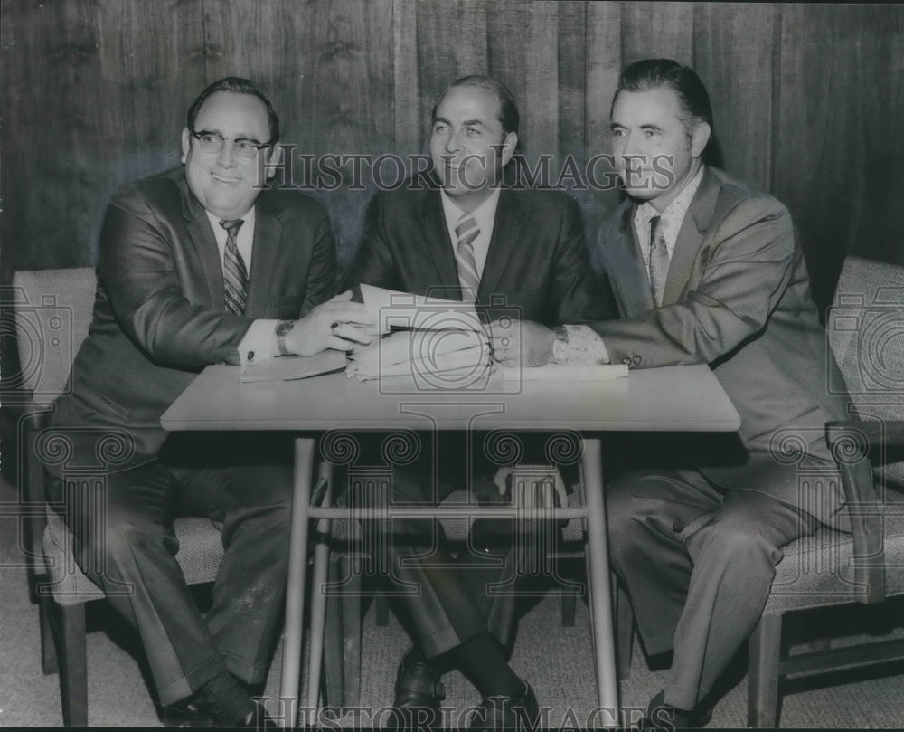 1971 Press Photo Baptists elect Doctor Walter G. Nunn to head Convention, Others - Historic Images