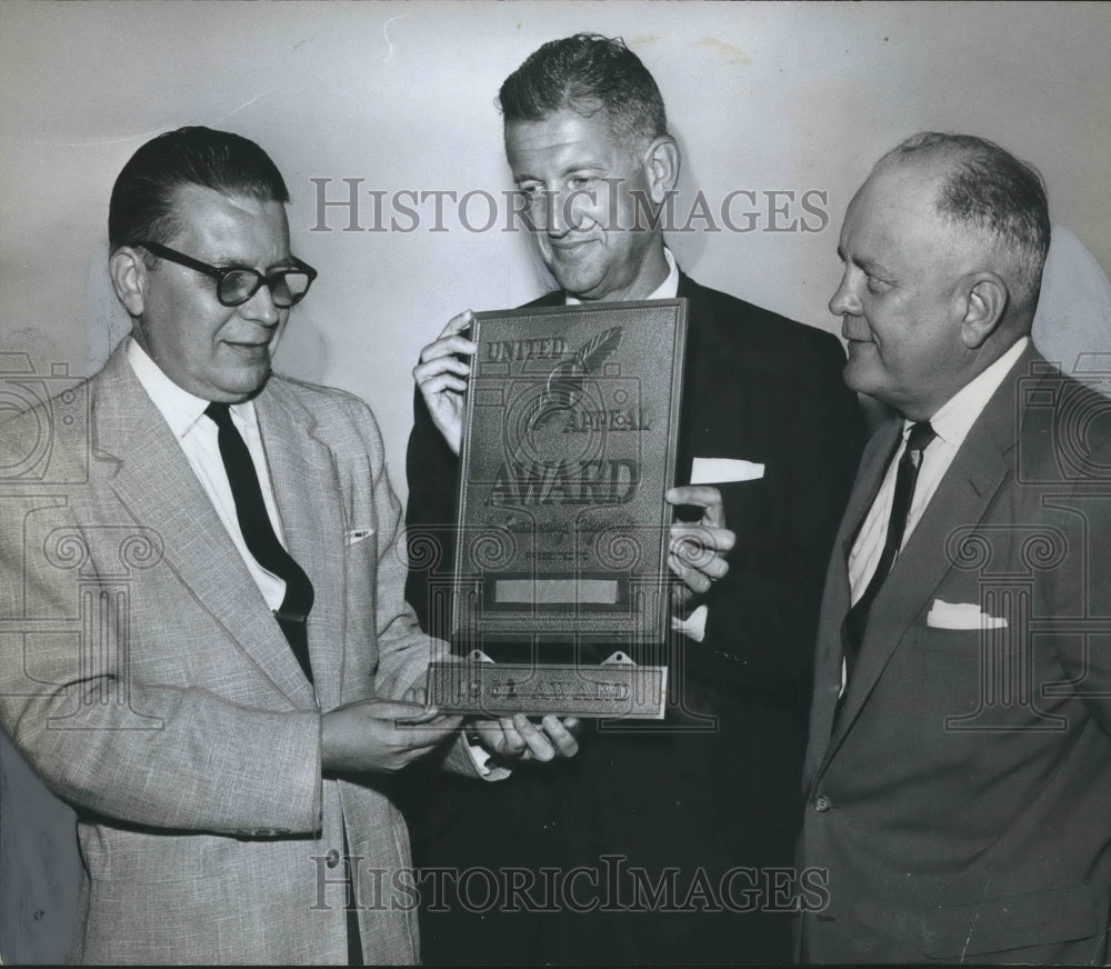 1961 Press Photo United Appeal Division Leaders Awarded Strong, Nichols, Poyner - Historic Images