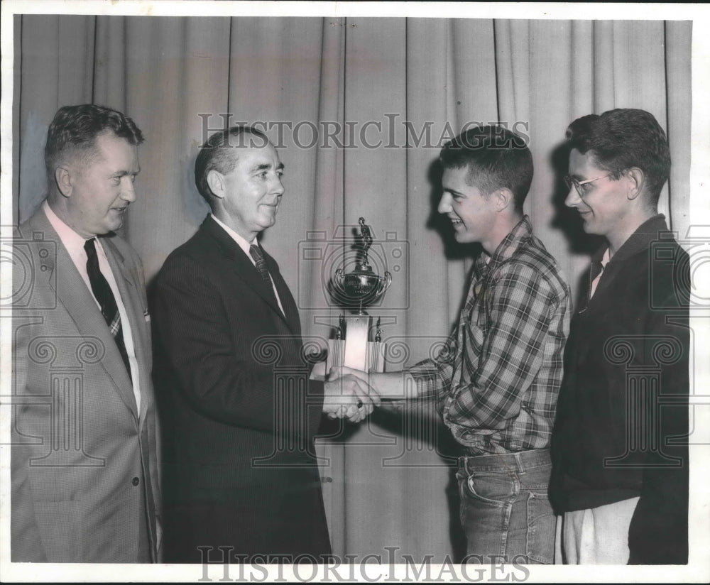 1956 Trussville Mayor Horace Norrell gives award to Tony Taggart - Historic Images