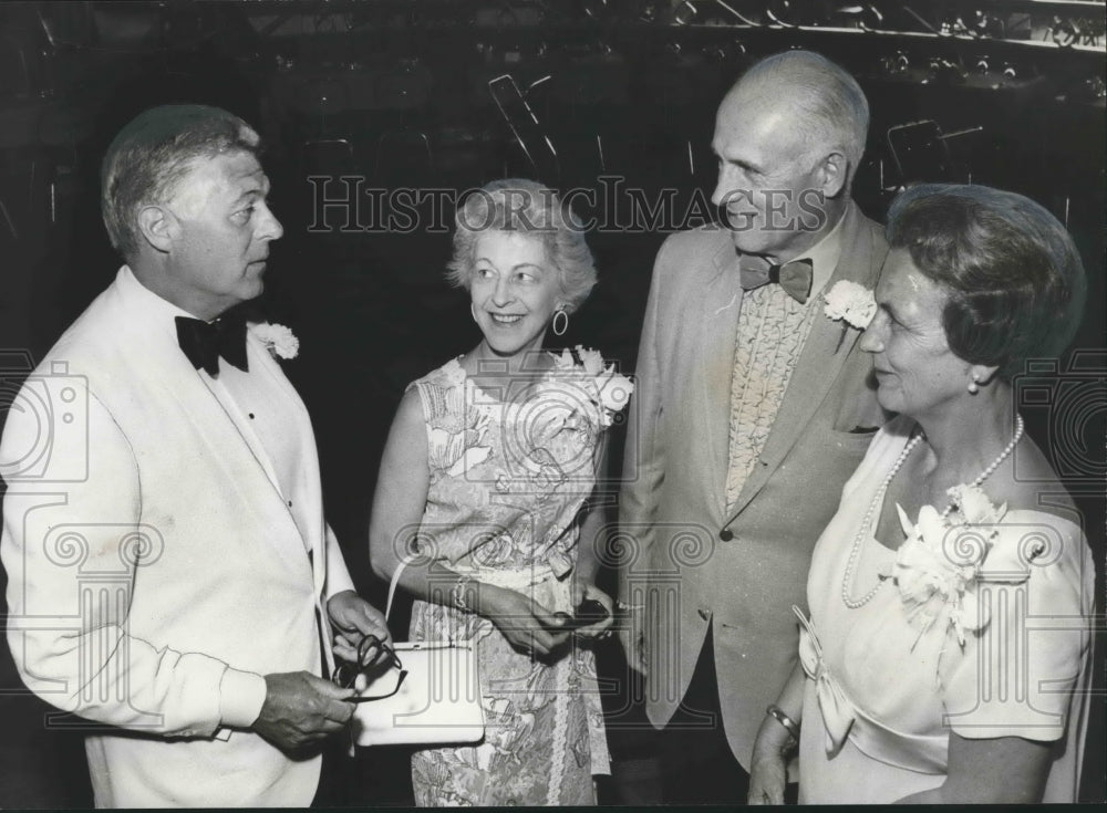 1971 Press Photo Members of The Club celebrate the club&#39;s 20th anniversary - Historic Images