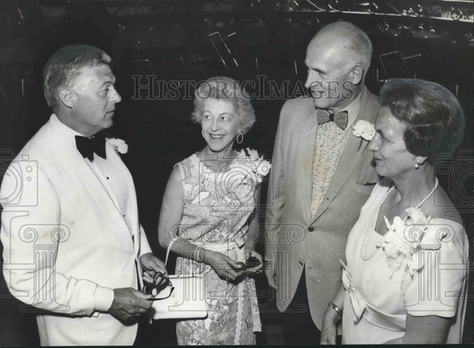 1971 Press Photo Members of The Club celebrate the club's 20th anniversary - Historic Images