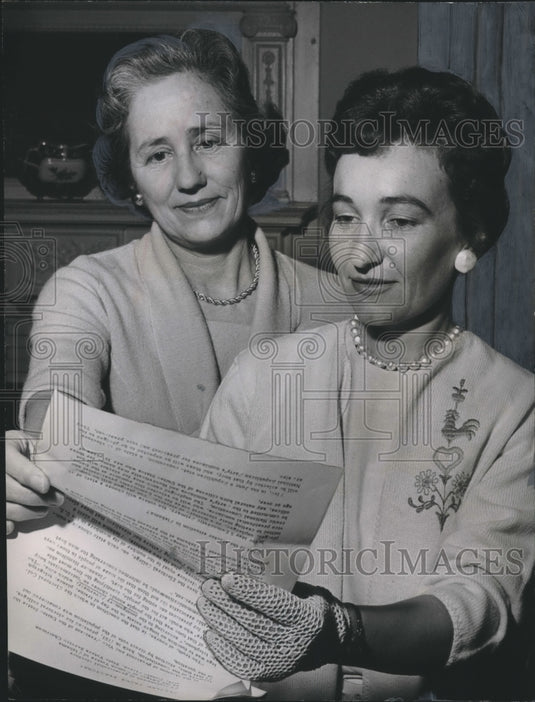 1964, Mrs Krebs presents delegate's report to League of Women Voters - Historic Images