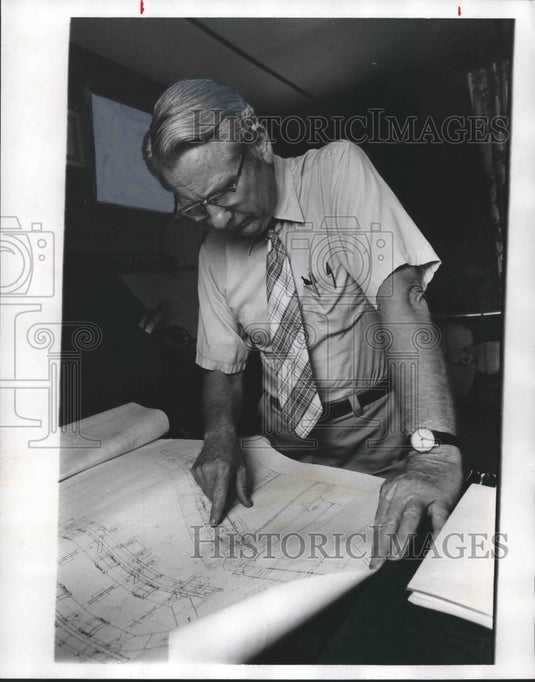 1975, Inventor of Air Scrubber, Paul Short at the drawing board - Historic Images