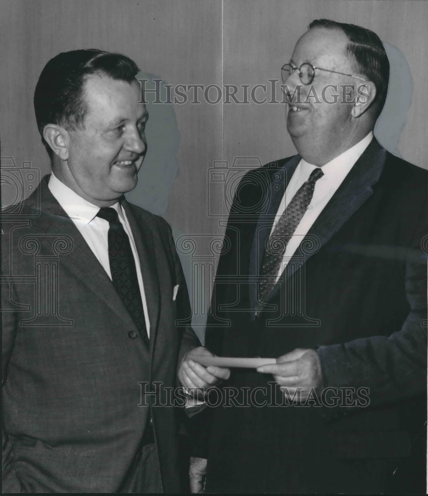 1962 Press Photo K W Grimley &amp; Charles F Grisham of WAPT-TV discuss tuberculosis - Historic Images