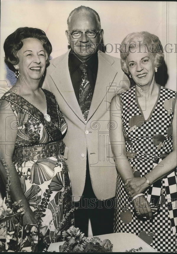 1973, Mr. and Mrs. John Grimes visit with John and Edna Snow - Historic ...