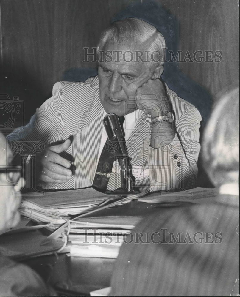 1972, George Seibels, Birmingham Mayor, speaks at budget hearing - Historic Images