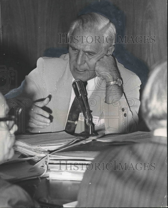 1972, George Seibels, Birmingham Mayor, speaks at budget hearing - Historic Images
