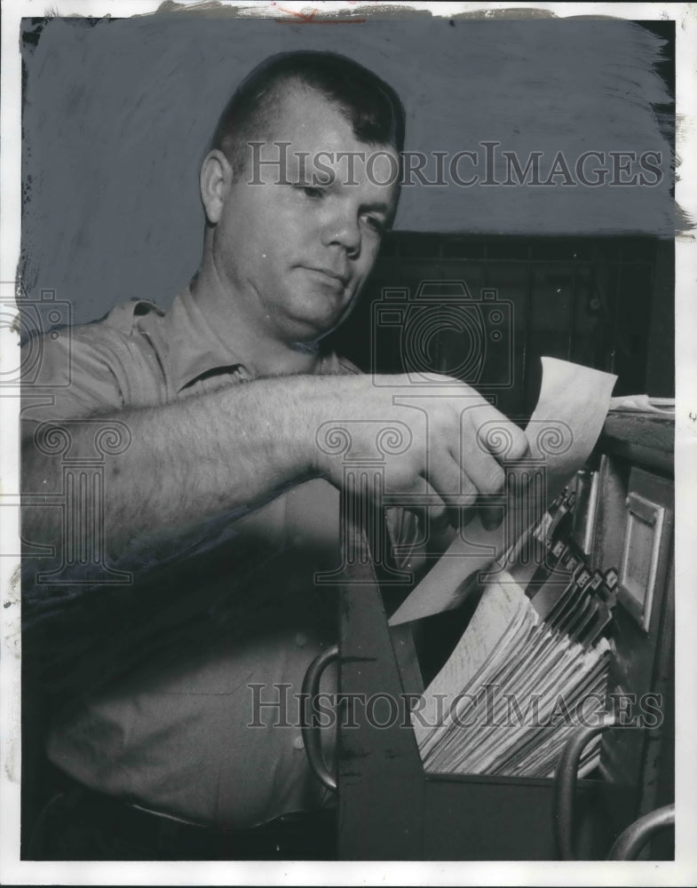 1970 Press Photo Howard E Knox, Assistant Warden, Birmingham City Jail - Historic Images