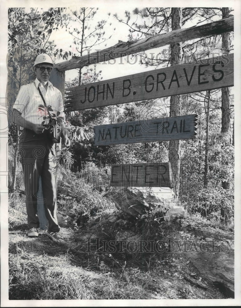 1976 Press Photo John B. Graves, Forester at nature trail in Alabama - abno06799 - Historic Images