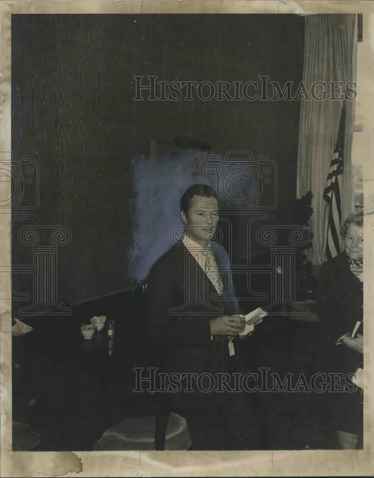 1972, David Hicks, Interior Designer - abno06809 - Historic Images