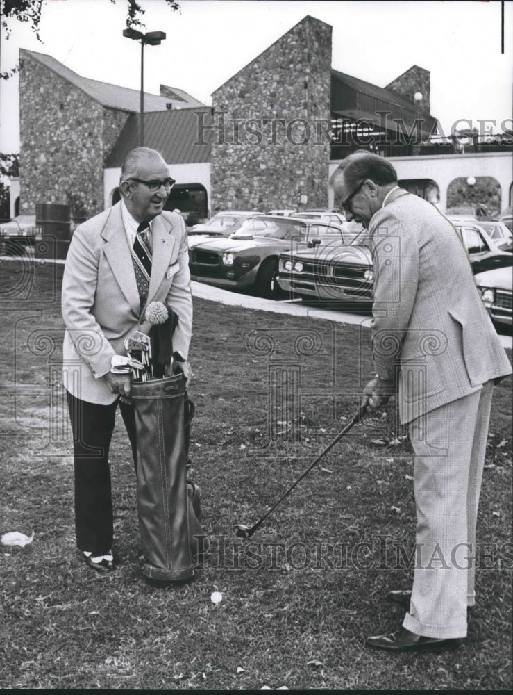 1974 Press Photo City officials practice shots at new Highland Park, Birmingham - Historic Images
