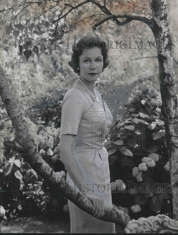 1961 Press Photo Mrs. Beverly Head Jr., chairman of the Beaux Art Ball - Historic Images