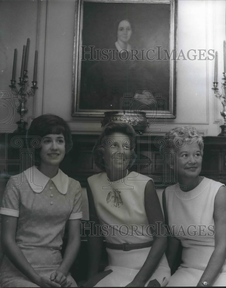 1972, Diane McFall, Mrs. Griff Harsh, III, Other of Linly Heflin - Historic Images