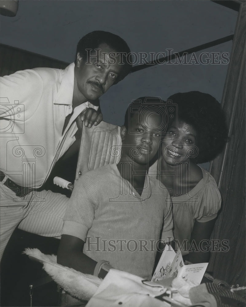 1980, Mark Harris, with parents, J. C. and Ruby Harris after injury - Historic Images