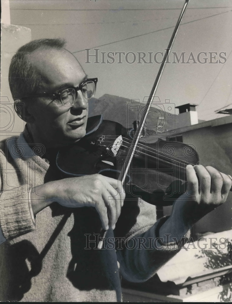 1973, Ex-Alabama Cleric Dan Harris in Quito, Ex-Priest - abno06858 - Historic Images