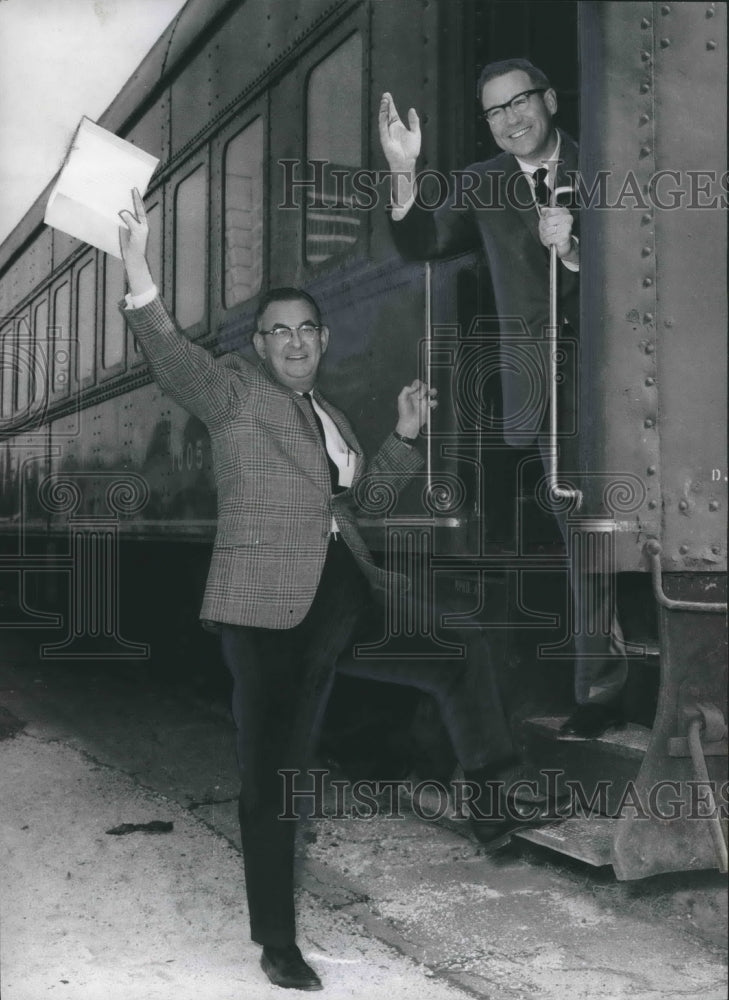 1969, Railroad Club's George Sitton, Southern Railroad's Glen Taylor - Historic Images
