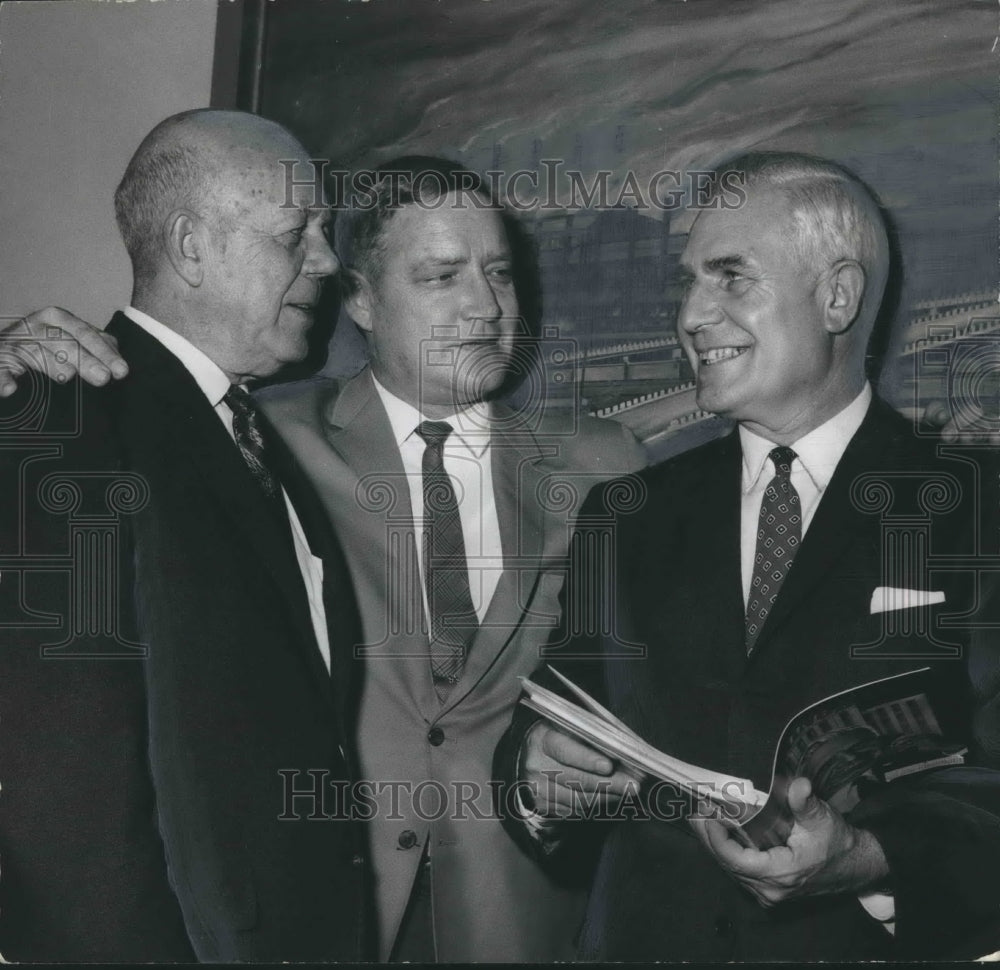 1968 Press Photo Mayor George Seibels, chamber members, Grady Self, Frank Fowler-Historic Images