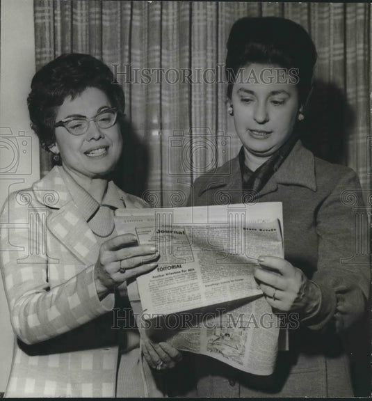 1973, Mrs Mirian Heaton, new President Elect of AEA, beat Mrs Burks - Historic Images