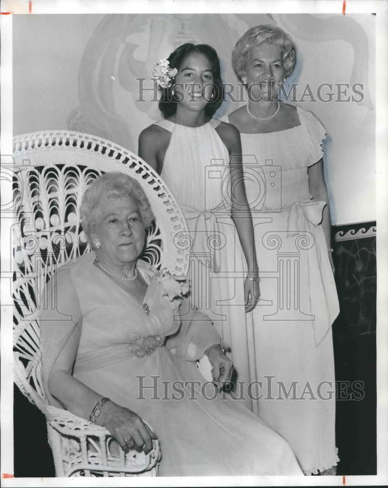 1977 Press Photo Kate McTyeire, Mrs. William McTyeire and Mrs. Bert Meadow - Historic Images