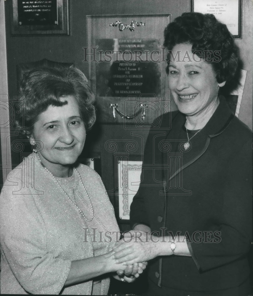 1969 Press Photo Nina Miglionico with Maurine Slaughter, Birmingham City Council-Historic Images