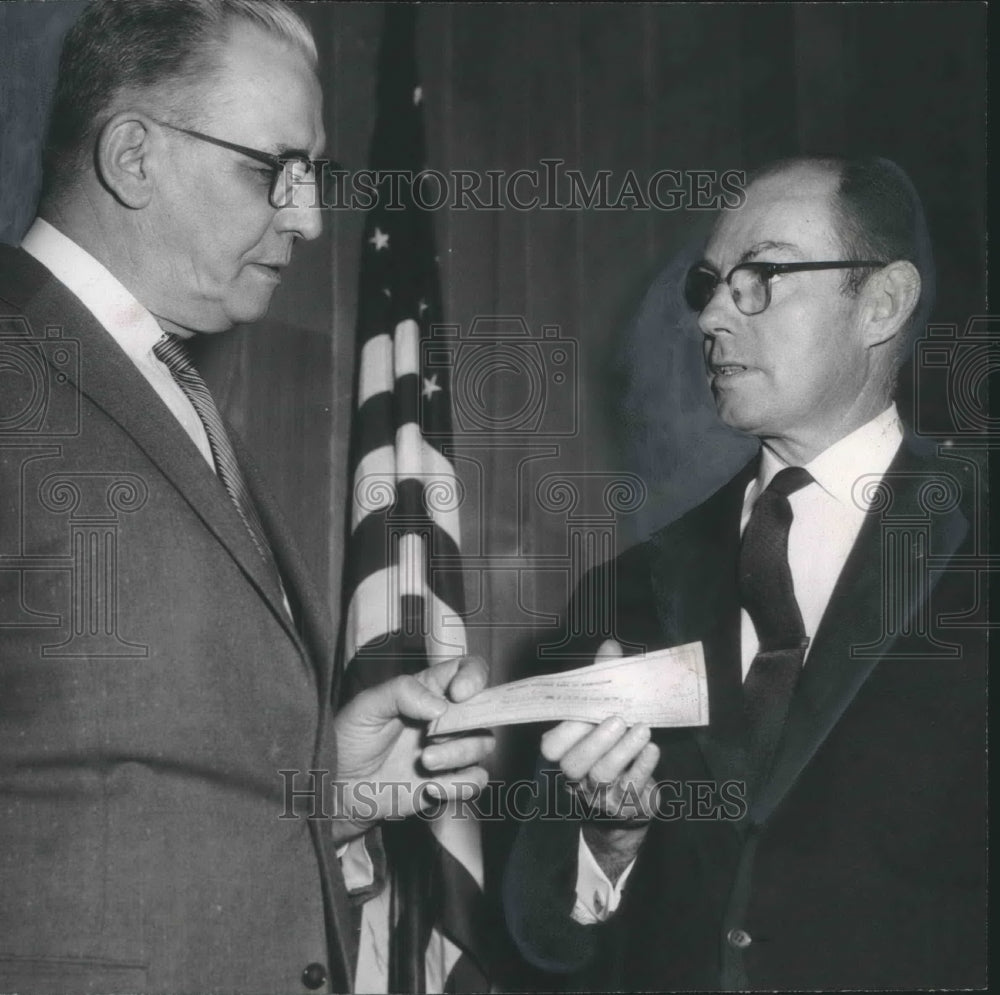 1958 G. Virgil Nunn, presents check to A. H. West, March of Dimes - Historic Images