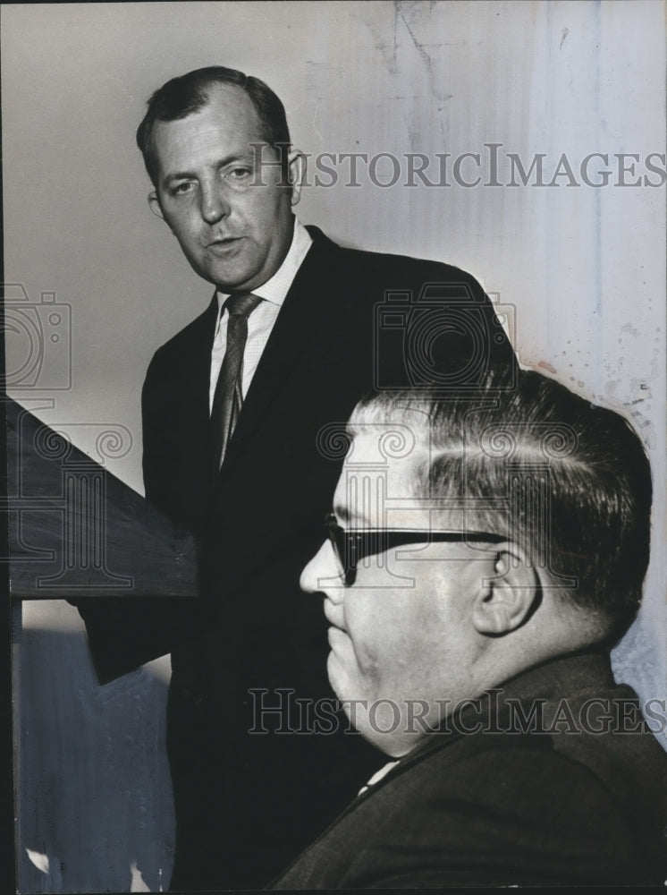 1969 Press Photo Louis Odom and Senator Jimmy Clark of Barbour at Meeting-Historic Images