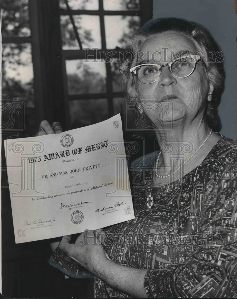 1975 Historical Commission award given to Mrs. John Privett, husband - Historic Images