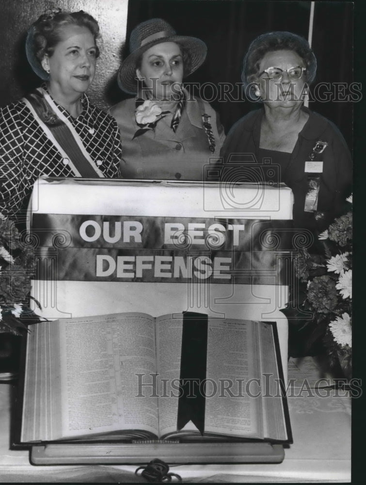 1970 Mrs. Henry Stewart Jones, Others at Alabama Society Conference - Historic Images