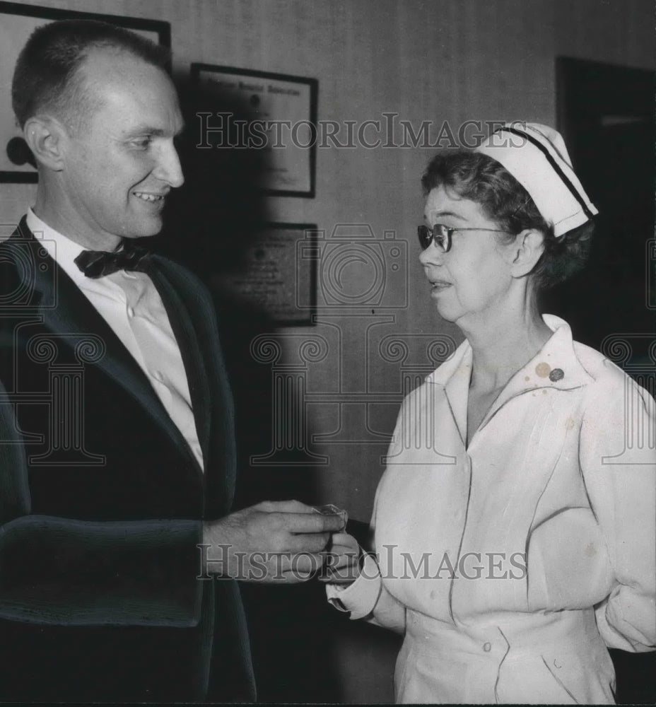 1959 D. O. McCluskey gives Miss Parks 35 year pin for hospital work - Historic Images