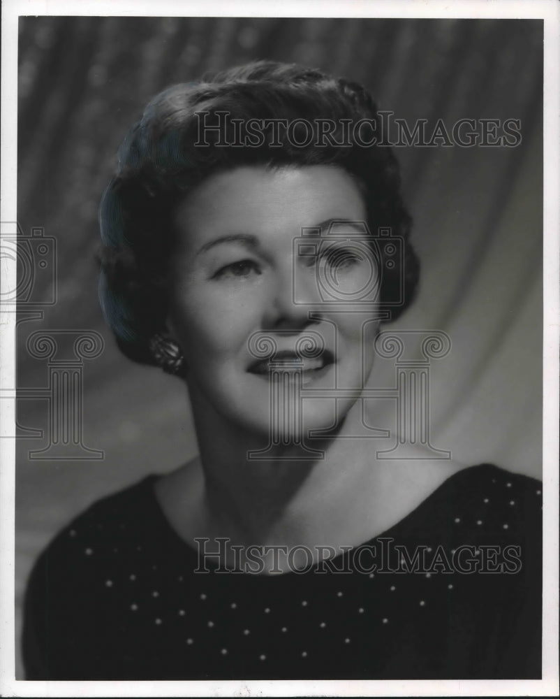 1958 Mrs. Kenneth McCoal, Oberon Club - Historic Images