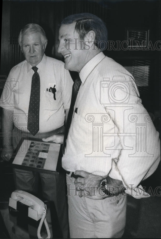 1981, Alabama Governor Fob James with Bernard Fowler and money plaque - Historic Images