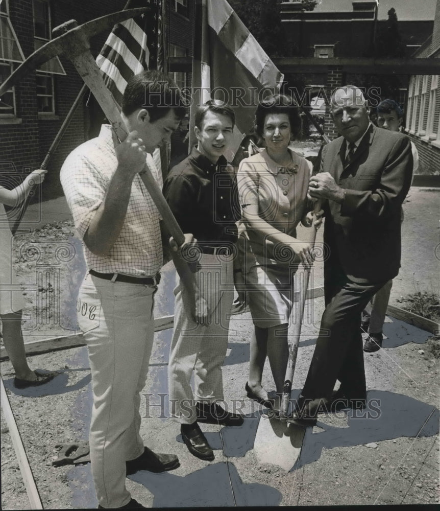 1968, Woodlawn Principal E. E. Moree, Others at Memorial Garden Event - Historic Images